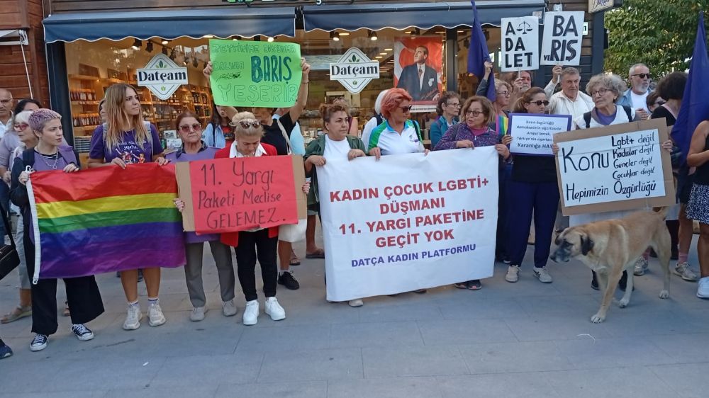 Datçalı Kadınlar 11.Yargı Paketine Karşı Sokakta