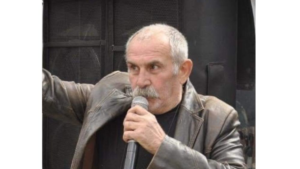 Özcan Bayraktar, Yaşam Denizindeki, Sosyalist Sörfçü