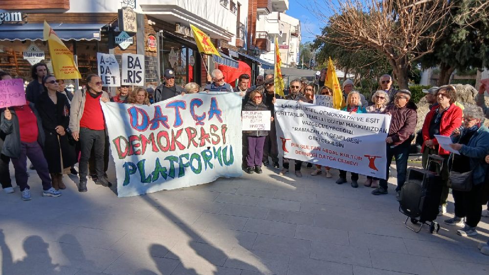 Datça’da Laik ve Bilimsel Eğitime Sahip Çıkıyoruz Eylemi