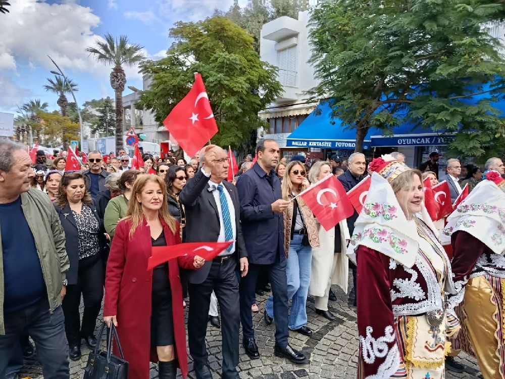 Datça’nın Badem Çiçeği Kokulu Sokaklarında Festival Bir Başka
