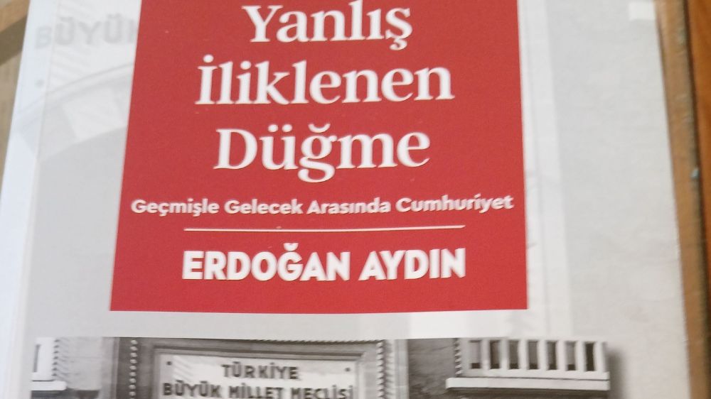 Resmi Tarih ne Hikaye Eder?
