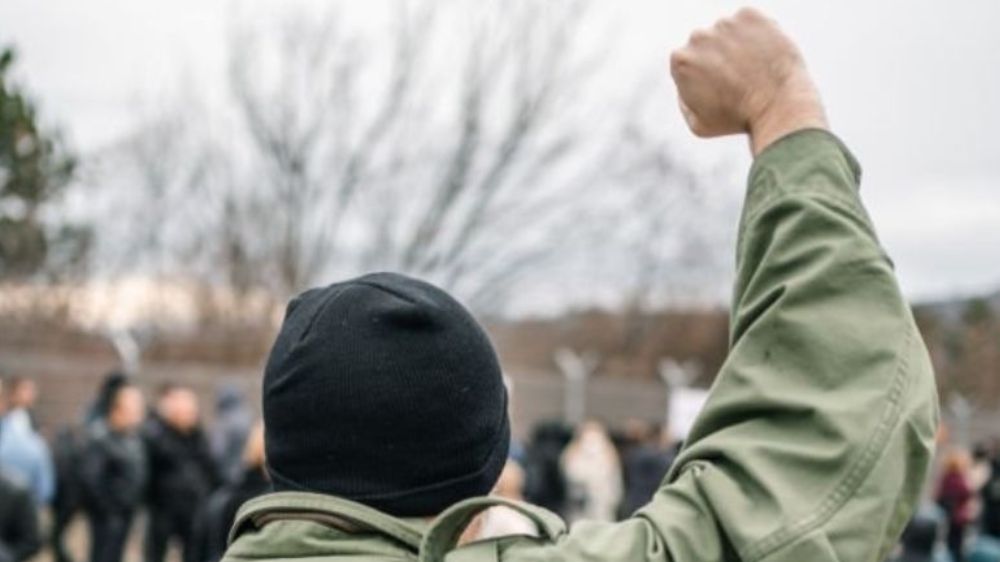 Sosyal Maskenin Ardındaki Çöküş