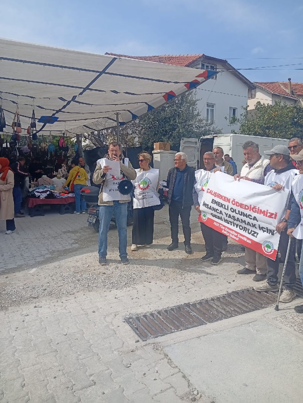 Datça’da Emekliler Zamsız İkramiyeye İsyan Etti