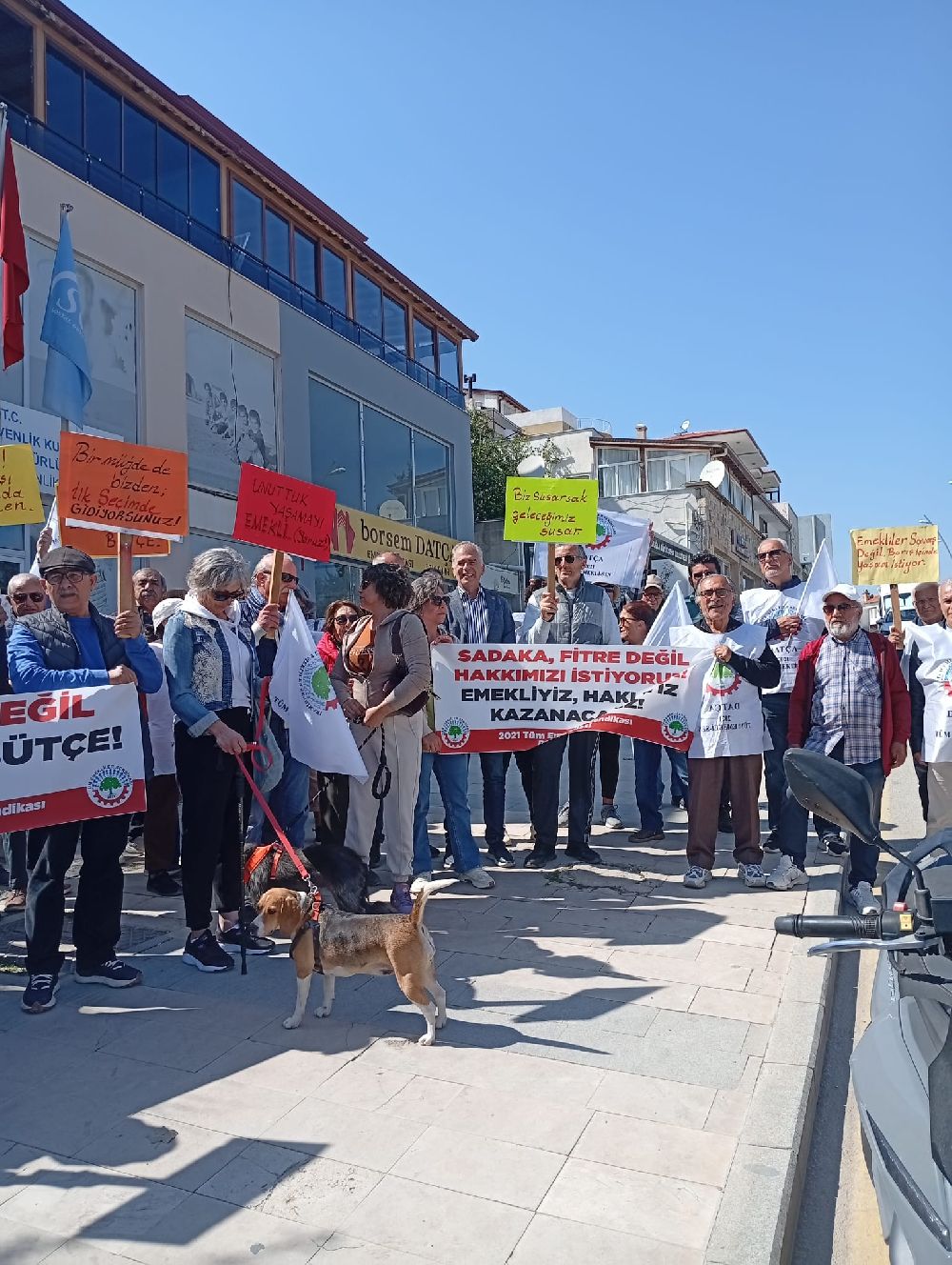 Datça’da Emekliler Zamsız İkramiyeye İsyan Etti