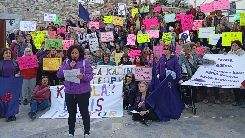 Datça’da Kadınlar 8 Mart’ta Eşitlik, Adalet, Özgürlük ve Savaşa Karşı Sokaktaydı