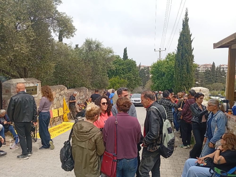 Eğitim Sendikaları “Şiddete Karşı” Oturma Eylemi Yaptı