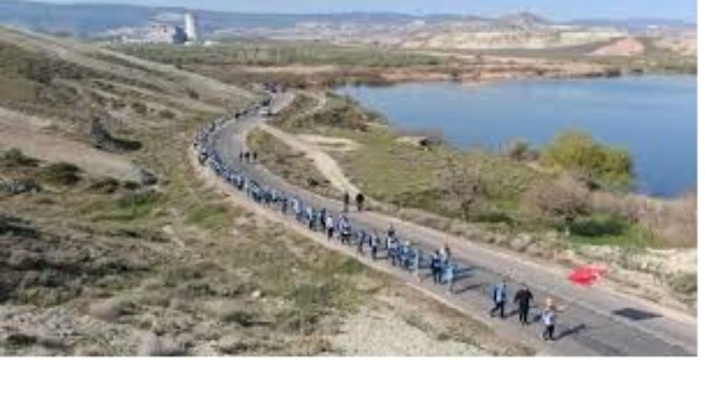 Yerin Altında Ölüm, Üstünde Açlık Korkusu