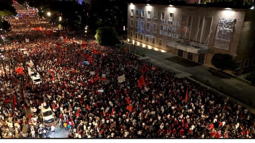    Turamp Ailesinin Parası Arnavutluk’u  Satın Almaya Yetmez