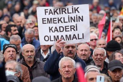 Emekliler Çalışırken Yaşamdan Kopuyor