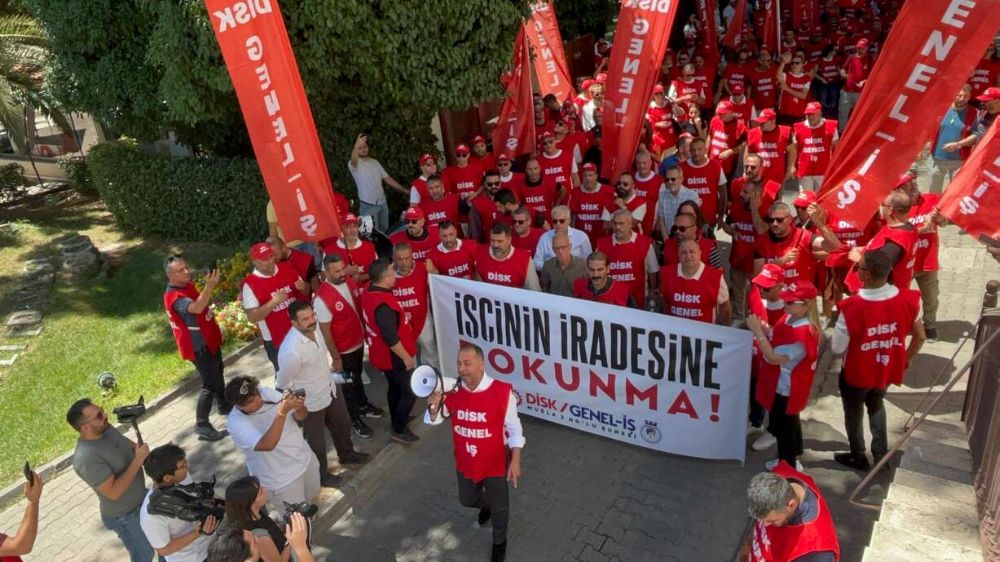 Genel-İş Sendikası Muğla Büyükşehir Belediyesi Önünde Eylem Yaptı
