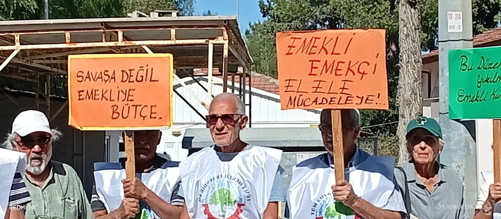 Datçalı Emekliler Adliye Önünden Seslendi: “Seyyanen Zam Hakkımızı İstiyoruz”