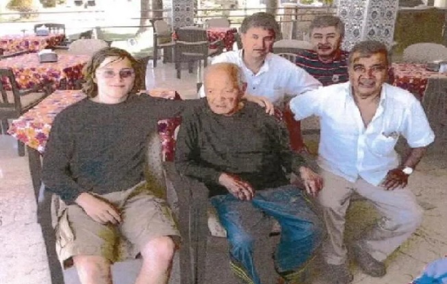  Derindeki  Karanlığın   Yüzeydeki Gölgesi